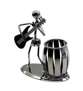 Metal Gitarist Kalemlik & Masaüstü Dekoratif Müzisyen Figürü – Şık Metal Tasarım