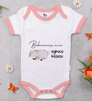 BK Kids Babaannesinin Uykucu Kuzusu Tasarımlı Pembe Bebek Body Zıbın-1