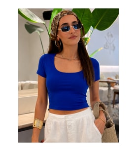 Kare Yaka Basic Crop Tişört
