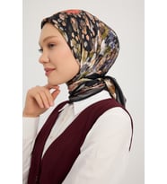 Schaless Çiçek Kozmosu - Lacivert - Aurora Desenli Janjan Eşarp - 90x90 Cm (Siyah)