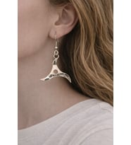 Üç Kollu Yıldız Formlu Metal Figür Küpe – Sallantılı Tasarım Küpe