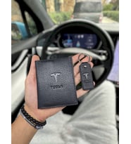 TESLA Araç Uyumlu VİSSO 1904 Hakiki Deri Araç Ruhsat Kılıfı İsme Özel Çanta Erkek Kadın Modeli SİYAH + ANAHTARLIK (Kırmızı)