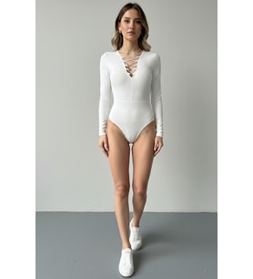 Kadın Alt Kısmı Fırfırlı Etek Çıtçıtlı Bodysuit İp Detay Yakalı Bluz İkili Takım (Beyaz)