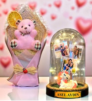 Sizlere Özel İsimli 3 Fotoğraflı Led Işıklı Fanus ve Pembe Peluş Ayıcık Buketi (Model 5)