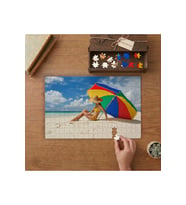 Güneşlenen Kadın- Deniz-Kum- Tatil Tasarımı 240 parça Ahşap Puzzle Ahşap Kutuda MP00023