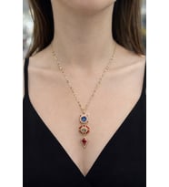 Zarafetin Renklerle Buluşması – Çok Taşlı Gold Kolye