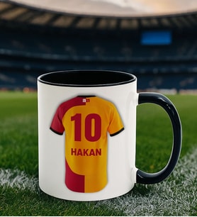 BK Gift Kişiye Özel Sarı Kırmızı Taraftar Forma Numarası ve İsim Tasarımlı Baskılı Siyah Kupa Bardak, Taraftar Hediyesi