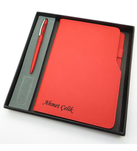 Signator® Codex  N239 Kişiye Özel Defterli Set - Scrikss İsme Özel Kırmızı Kalem + İsme Özel Kırmızı Defter  İsme Özel Kutusunda Hediyelik Set (Karışık)