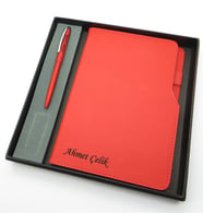 Signator® Codex  N239 Kişiye Özel Defterli Set - Scrikss İsme Özel Kırmızı Kalem + İsme Özel Kırmızı Defter  İsme Özel Kutusunda Hediyelik Set (Karışık)