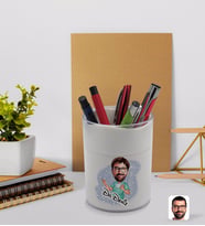 BK Gift Kişiye Özel Erkek Cerrah Karikatürlü Beyaz Akrilik Kalemlik - Model 1