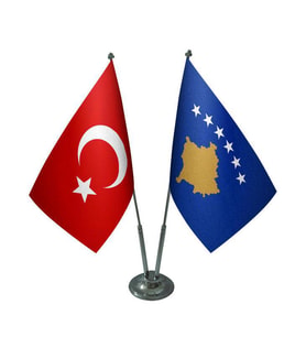 Masa Üstü Kosova Bayrağı Türk Bayrağı İkili Krom Direk Masa Bayrak Seti