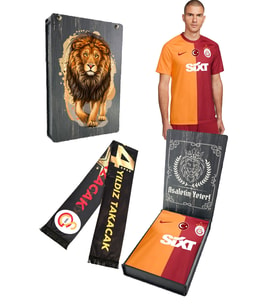 Galatasaray Orijinal 23-24 Parçalı 5 Yıldızlı Forma + Şal Kaşkol Set Özel Ahşap Kutulu
