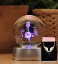 Astronot 3 Boyutlu Kritalleşmiş Cam Işıklı Küre & Kolye Hediyeli