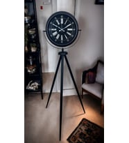Black Aura Tripod Ayaklı Saat (Standart)