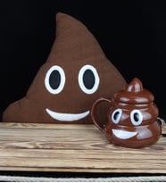 Bok Yastık & Bok Bardak Gülen Emojili Hediye