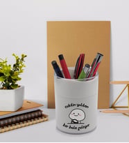 BK Gift Bir Bela Geliyor Tasarımlı Beyaz Akrilik Kalemlik - Model 1