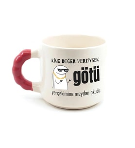Kime Değer Verdiysek Götü Yerçekimine Meydan Okudu Baskılı Kırmızı Kulplu Boncuk Kupa