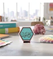 Hat Sanatı Esintili Kün Feyekün Yazılı Dekoratif Masaüstü Aksesuarı, Yaşam Alanlarına Manevi Zarafet Katan Tasarım 10x10 cm