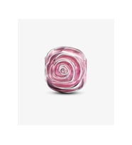 Açan Pembe Gül Charm