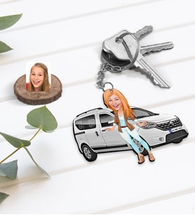 BK Gift Kişiye Özel Kadın Dacia Dokker Figürlü Plakalı Ahşap Karikatür Anahtarlık-1