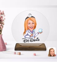 BK Gift Kişiye Özel Kadın Diş Hekimi Karikatürlü Yuvarlak Ahşap Standlı Biblo-1