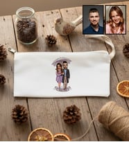 Kişiye Özel Karikatürlü Yürüş Yapan Romantik Sevgililer Kalemlik Ham Bez Sevgililer Günü Hediyesi