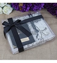Hediyelik Kadife Kaplı Yasin Kitabı, Seccade, Kokulu Tesbih, Asetat Kutulu (26×23) Paket Siyah