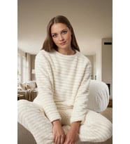 Çizgili Wellsoft Pijama Takımı Rahat Şık ve Sıcak Kışlık Örme Modern Stil (Ekru)