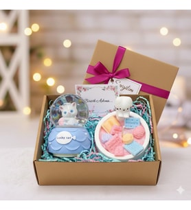 Mumelia Candles Renkli Patiler Mum ve Kedi Kar Küresi Temalı El Yapımı %100 Doğal Soya Çilek Kokulu Hediyelik Dekoratif Mum