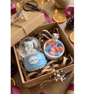 Kokulu Üşüyen Kedi Mum ve Işıklı Müzikli Kedi Kar Küresi - Mumelia Candles Taştozu Tasarım Dekoratif Mum Seti