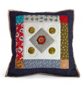 Patchwork Nakış İşlemeli Geleneksel Desenli Yastık