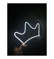 3D Neon LED Kral Tacı Gece Lambası, Işıklı Dekoratif Tasarım (Krem)