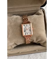 Enerjinizi Yansıtın Rose Gold Renk Kadın Kol Saati Casual Model İndirimli Kampanyalı Avantajlı Kuponlu Ucuz Kişiye Tarz Şık Bileklik Set Tasarım Premium Unisex Vintage Çelik Metal Genç Lüks Moda Trend Su Geçirmez Dayanıklı SevgiliEşÇift
