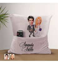 BK Gift Kişiye Özel Evleniyoruz Karikatür Tasarımlı Organizer Kumanda ve Atıştırmalık Cepli Pembe Kırlent Yastık-6 Arkadaşa Hediye, Cepli Yastık