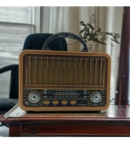 Nostaljik Görünümlü USB SD AUX Bluetooth Destekli Solar Panelli Şarjlı + Pilli Radyo RT-834