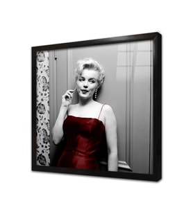Marliyn Monroe Kırmızı Kıyafetiyle Çerçeveli Cam Tablo