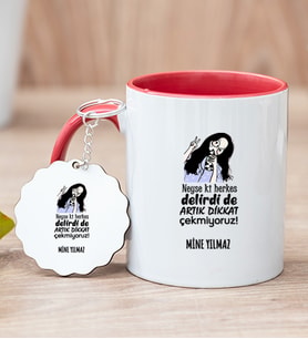 Kişiye Özel Herkes Delirdi Tasarım Esprili Kırmızı Kupa Bardak ve Anahtarlık
