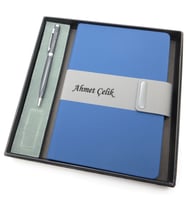 Signator® Codex  N220 Kişiye Özel Defterli Set - İsme Özel Siyah Kalem + İsme Özel Mavi Defter  İsme Özel Kutusunda Hediyelik Set (Karışık)