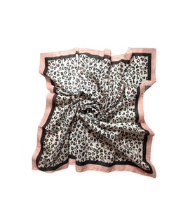 Pembe Leopar Desenli Eşarp