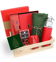 Ahşap Kasalı Kutulu Defter Kalem Seti & Kalın Şal & Deri Kılıflı 500Ml Kırmızı Su Matarası & Mutlu Yıllar Kupa & Alerya Yılbaşı Premium Filtre Kahve Hediye Seti