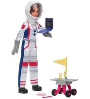 Barbie 65. Yıldönümü Bebeği Ve 10 Aksesuar, Esmer Bebekli Astronot Seti, Rolling Rover, Flipping Shi (Çok Renkli)