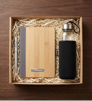 Kişiye Özel İsim Baskılı Bambu Defter & İsme Özel Gümüş Renk Roller Kalem & Siyah Kılıflı 500 mL Cam Matara Hediye Seti