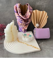 Yaprak Model Mum-Lotus Kap Mum-Dekoratif Tabanlık-Lila Kadın Cüzdan-Fular-Kalp Model Bileklik-İnci Kolye Seti-ANNEYE-SEVGİLİYE-ARKADAŞA-KADINA