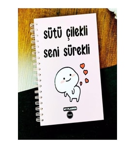 Konuşan Ajanda 17x24 Spiralli Stickerli Kuşe Kağıda Tarihsiz Ajanda Sütü Çilekli Seni Sürekli