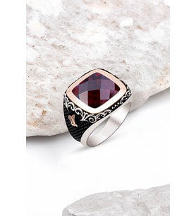 Gümüş Fasetli Garnet Zirkon Taşlı Kenarları Tuğralı Erkek Yüzük