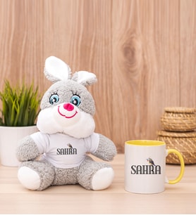 Kişiye Özel Minik Serçe İsim Yazılı Peluş Tavşan ve Sarı Kupa