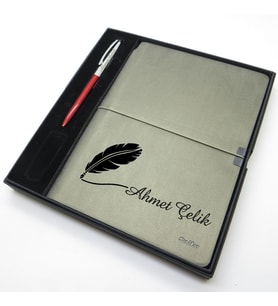 Scrikss İsme Özel Verona Defter & İsme Özel Scrikss Metal Kırmızı Tükenmez Kalem Seti (Öğretmenler Günü veya başka bir mesaj işlenebilir) (Karışık)