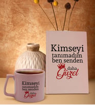 BK Gift Kimseyi Görmedim Ben Tasarımlı Pembe Sert Kapaklı Defter ve Middle Kupa Seti-4, Arkadaşa Hediye, Yeni İş Hediyesi, Doğum Günü Hediyesi