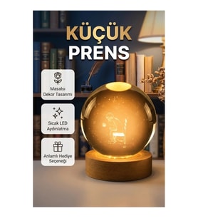 Küçük Prens Cam Küre 8 cm – USB Işıklı Ahşap Tabanlı Dekor