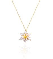 925 Ayar Gümüş Gold Kaplama Beyaz Mineli Lotus Çiçeği Kolye